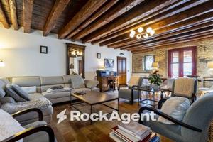 Attività / Licenza di 915 m² con più di 5 locali a