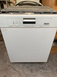 LAVASTOVIGLIE PROFESSIONALE MIELE