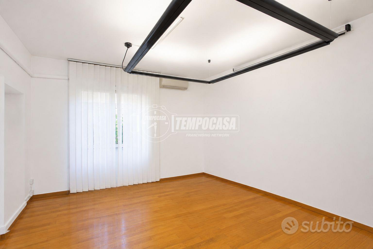 UFFICIO PLURILOCALE CON GRANDE TERRAZZO ADIACENZE - Altro
