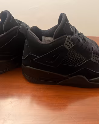 Scarpe nere Jordan 4