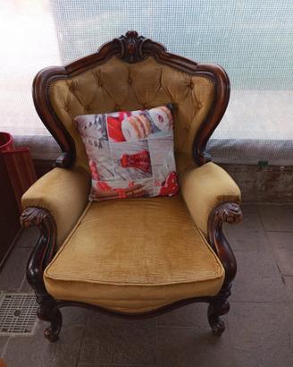 Poltrona antiquariata