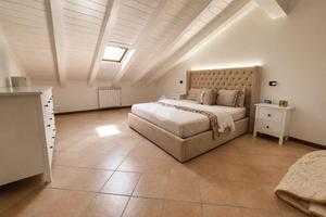 VILLA A SCHIERA A OCCHIOBELLO