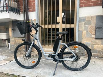 Bici elettrica a pedalata assistita da città