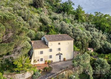 Villa storica con splendida vista sul mare