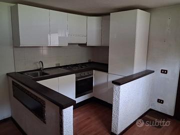 cucina ang. 220x160: cottu,  forno, fricong. lavas