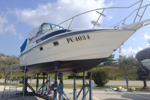 Barca a motore cabinata