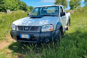 nissan pick up