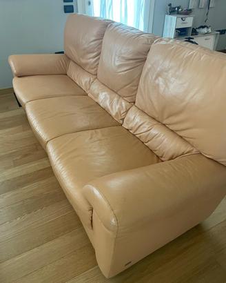 Divano in pelle con due poltrone