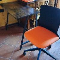 scrivania con sedia