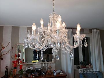 Lampadario da sala con cristalli pendenti