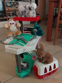 Carrello veterinario e peluche