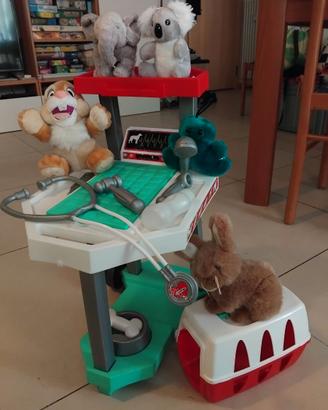 Carrello veterinario e peluche