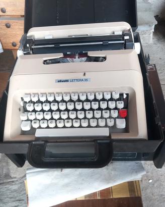 macchina da scrivere  Olivetti lettera 35