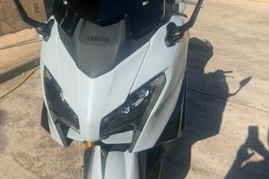 Tmax 560 tech max 2026