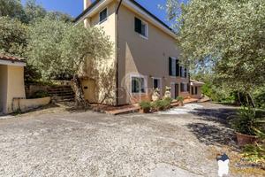 Villa di 280 m² con più di 5 locali a Sassari