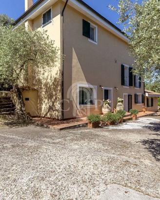 Villa di 280 m² con più di 5 locali a Sassari