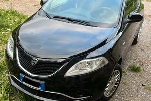 Lancia ypsilon nero vulcano