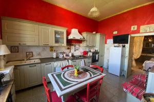 3 LOCALI A MONTEFIASCONE