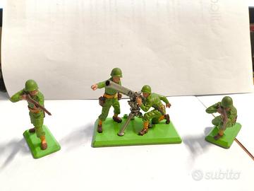 Lotto 2 Soldatini e 1 75mm Gun Britains Deetail LT