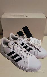 Scarpe Adidas pelle bianche n. 42 2 3 NUOVE Abbigliamento e Accessori In vendita a Roma