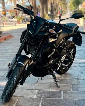 Yamaha mt 125 Akrapovic edition