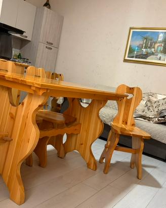 tavolo in legno massello con 6 sedie