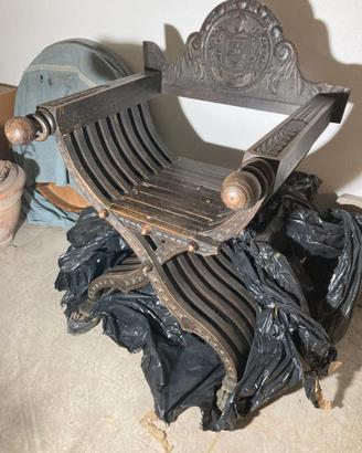 Sedia Savonarola legno intagliato