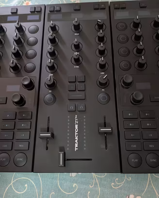 Native Instruments Traktor X1 MK3 (2pz) + Z1 MK2