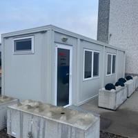 Ufficio Mobile con bagno e finestre