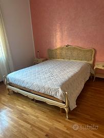 Struttura letto matrimoniale e comodini