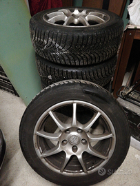 Cerchi in lega con gomme da neve