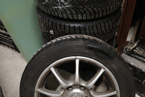 Cerchi in lega con gomme da neve