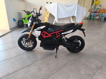 Aprilia dorsoduro 12v rossa