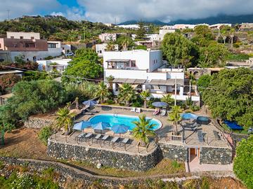 Villa Alba 8 appartamenti Pantelleria