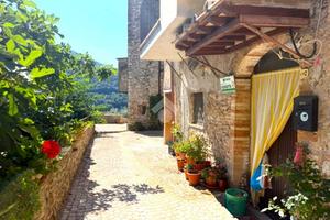 2 LOCALI A CASPERIA