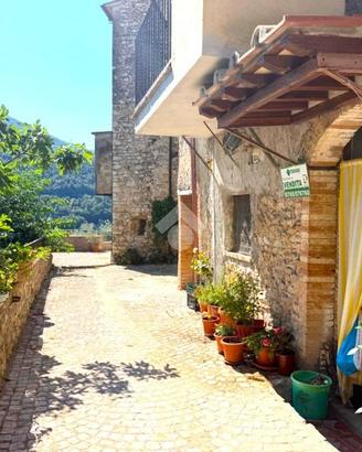 2 LOCALI A CASPERIA