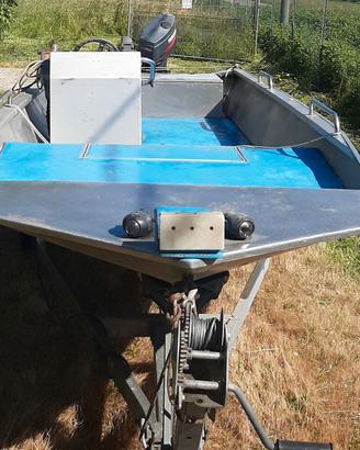 Imbarcazione  V Lago 560 con motore 30 Yamaha