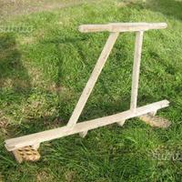 Attrezzo vecchio in legno della civiltà contadina