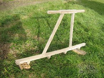 Attrezzo vecchio in legno della civiltà contadina