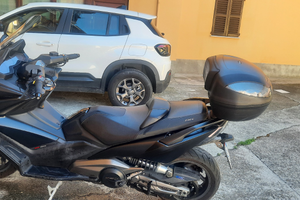 Scooter AK Kymco 550