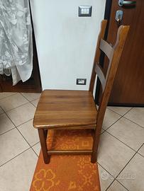 tavolo in legno e sedie