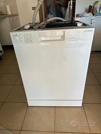 Lavastoviglie INDESIT
