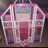 Casa di Barbie con due piani con terrazzo e piscin