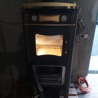 Stufa a legna con  forno Clementi Canalizzata.