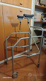 Deambulatore alto per riabilitazione