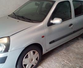 RENAULT Clio - 2002