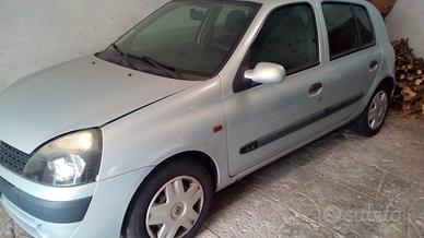 RENAULT Clio - 2002