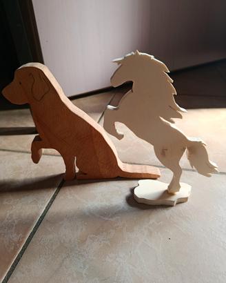 cavallo e cane in legno