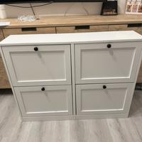 Scarpiara colore bianco con pomelli neri