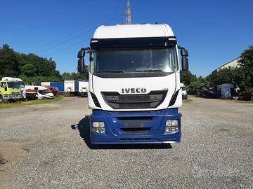 Trattore stradale iveco stralis con impianto ribal